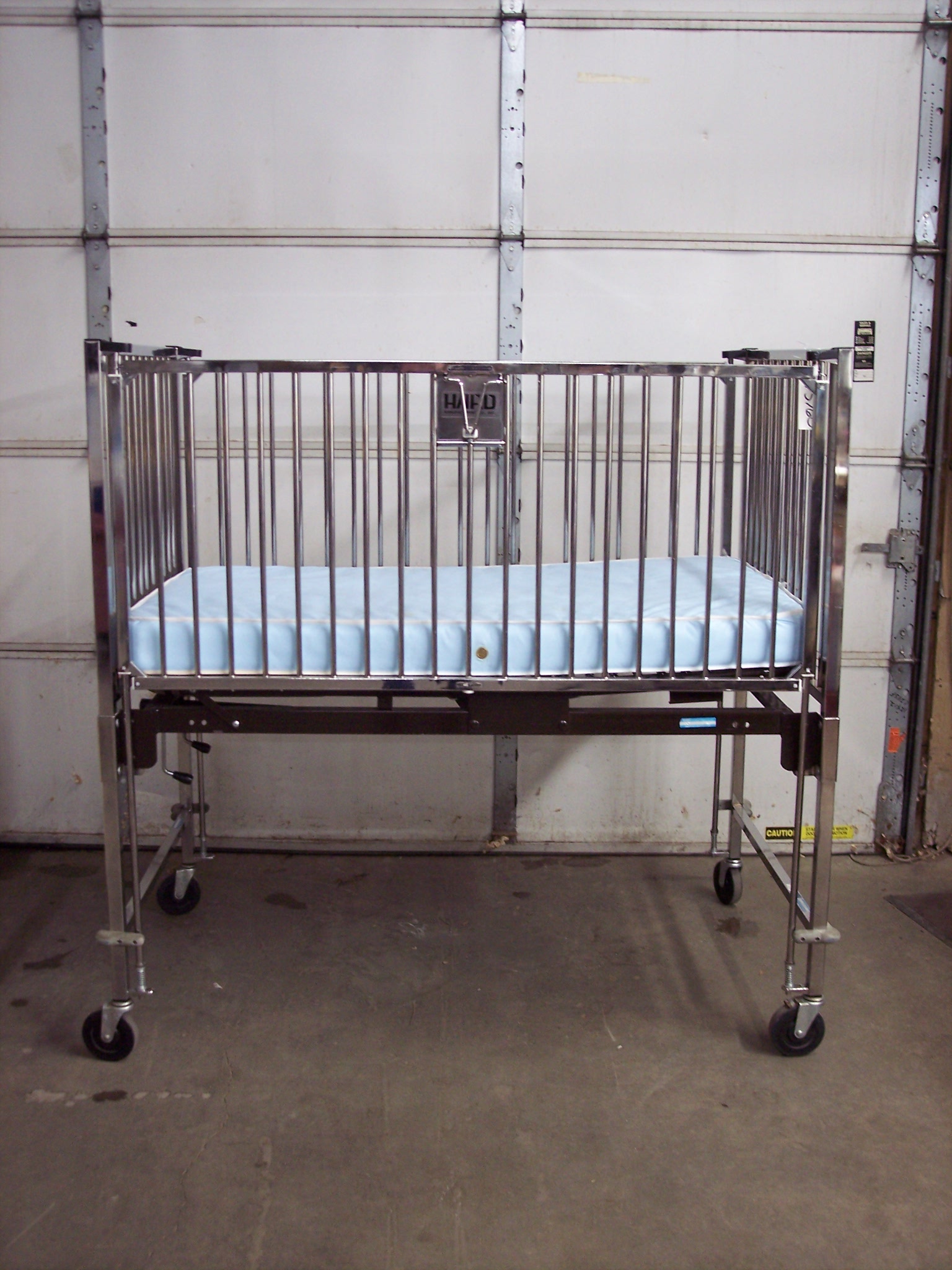 Hard Manufacturing Pediatric Crib