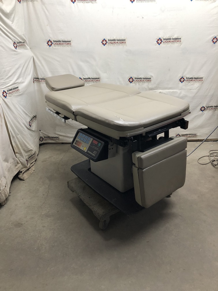 Midmark 411 Exam Table / Chair