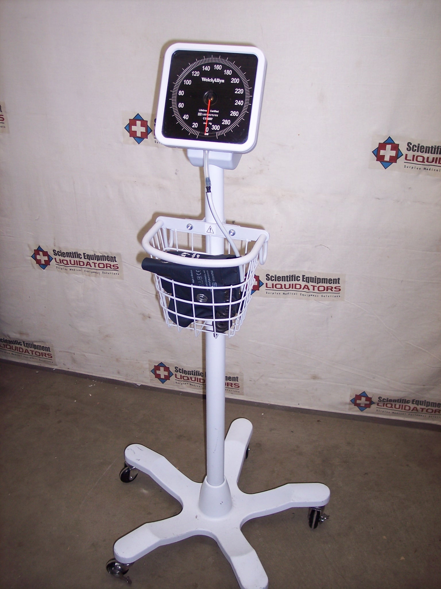 Welch Allyn 7670-03  Tycos Mobile Aneroid Sphygmomanometer