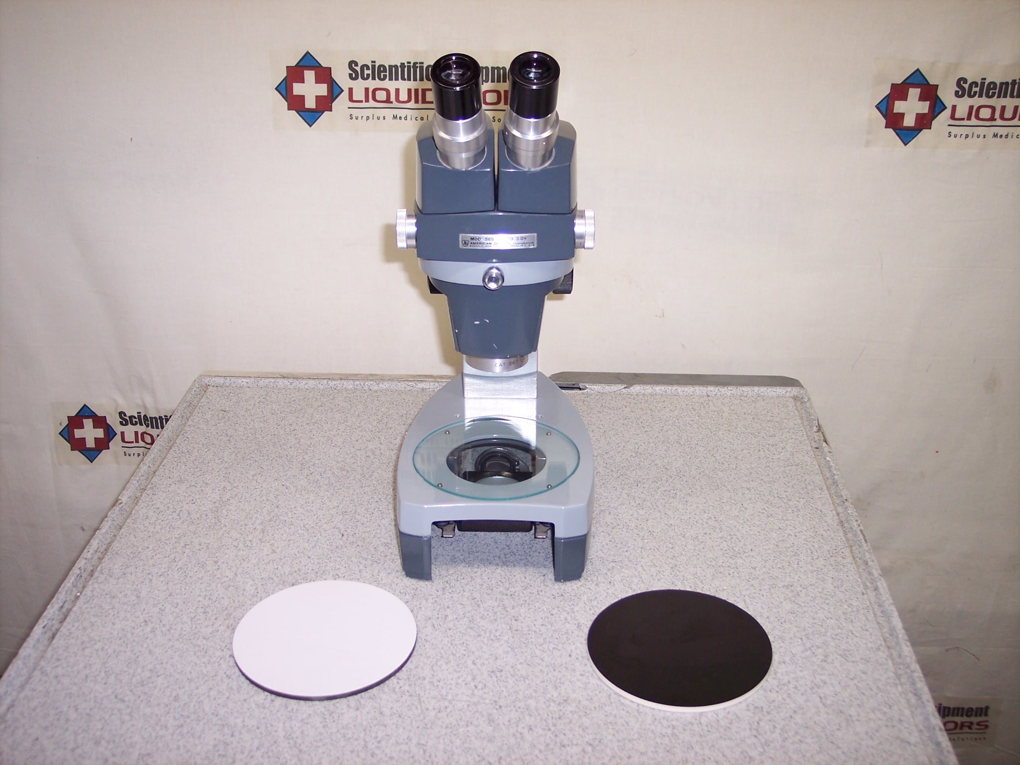 American Optical 569 Microscope W/Deluxe Stand 