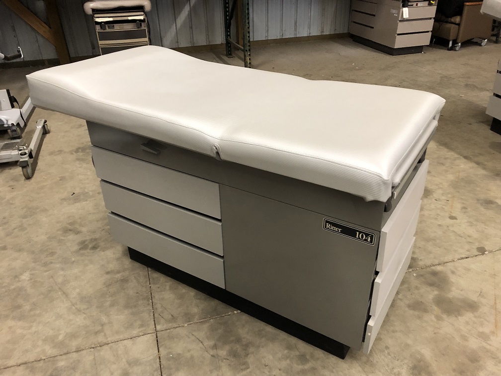 Ritter 104 Exam Table Right Side Drawers