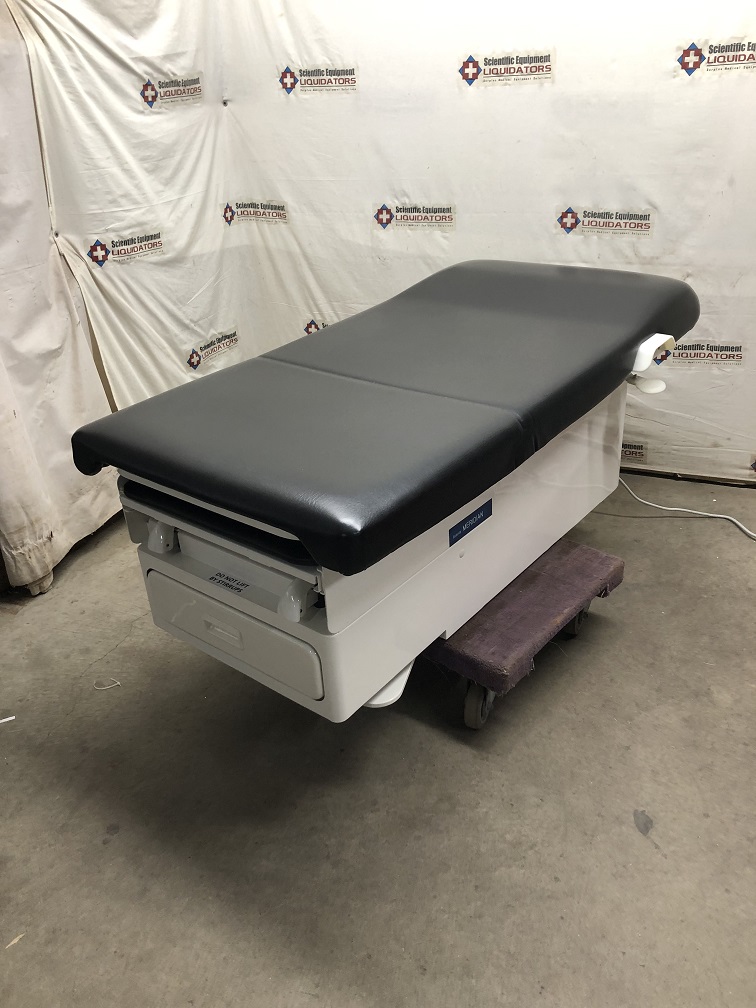 Avante Meridian Power Exam Table