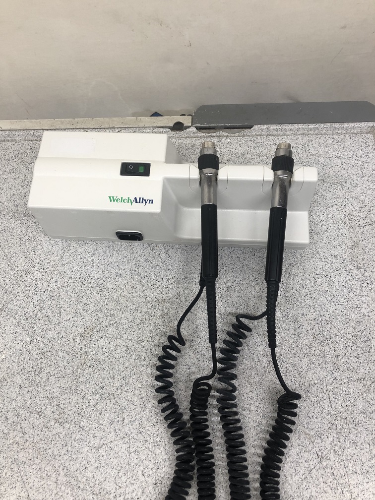 Welch Allyn 767 Oto/ Ophthalmoscope (No Heads)