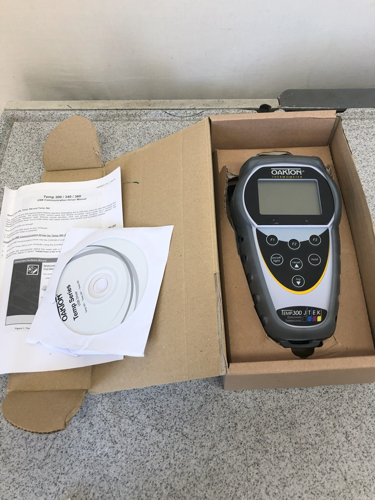 Oakton Temp-300 JTEK Dual-Input Data Logging Thermocouple Thermometer (No Temp Probe)