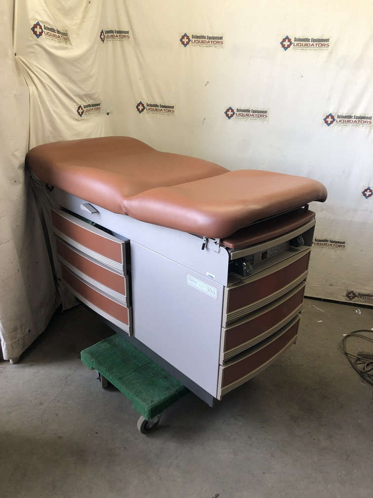 Ritter 304 Exam Table Right Side Drawers