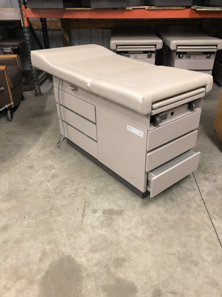 Ritter 104 Exam Table Right Side Drawers